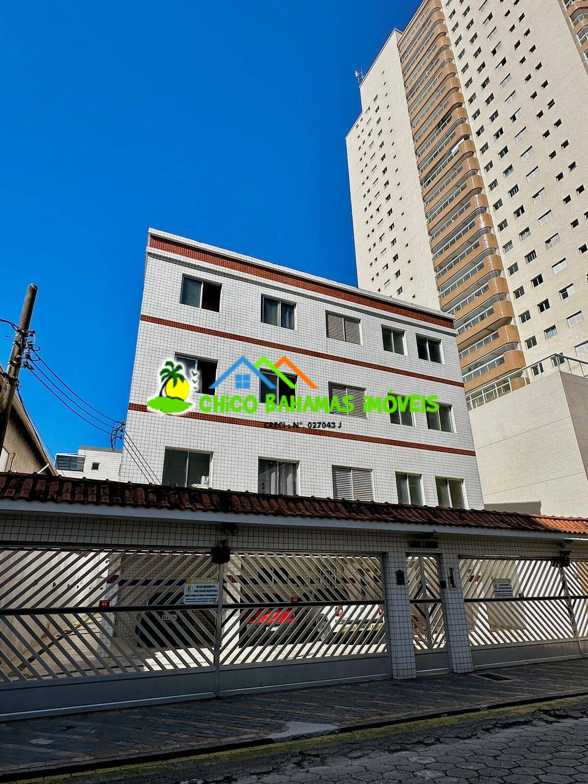 Apto reformado 01 dormitório 2º. andar à 100 mts da praia.