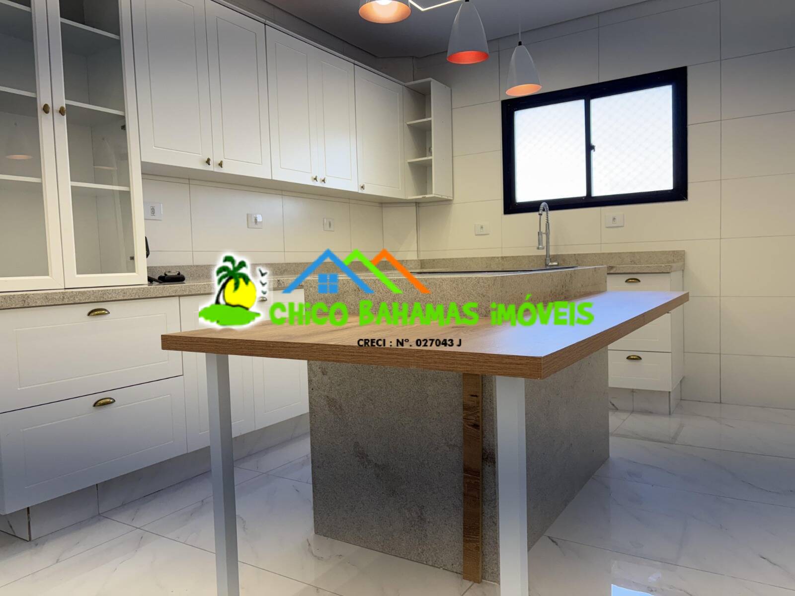 Apartamento Reformado – 2 Dormitórios – Ocian – 600m da Praia – R$ 470 MIL